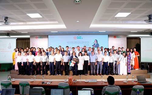 GS. Trần Văn Thọ thuyết trình về "Thế giới quanh ta và con đường phát triển của Việt Nam" 