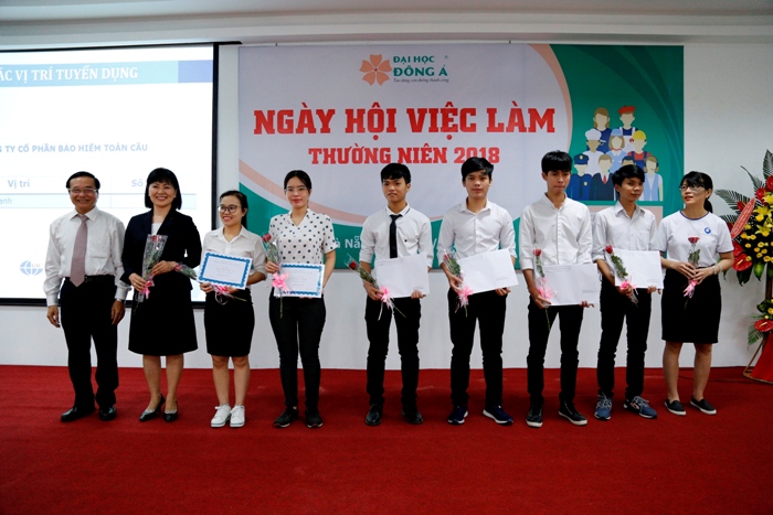 2.372 vị trí việc làm cho SV ĐH Đông Á ngay trước Lễ Tốt nghiệp