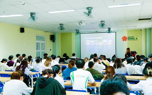 Doanh nghiệp tham gia hướng nghiệp & tuyển dụng sinh viên Đại học Đông Á