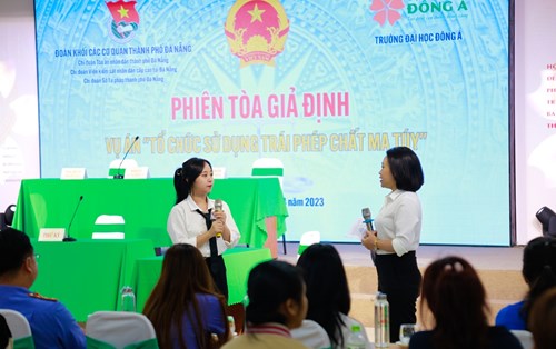 Sinh viên khoa Luật ĐH Đông Á "mục sở thị" phiên toà giả định về ma tuý
