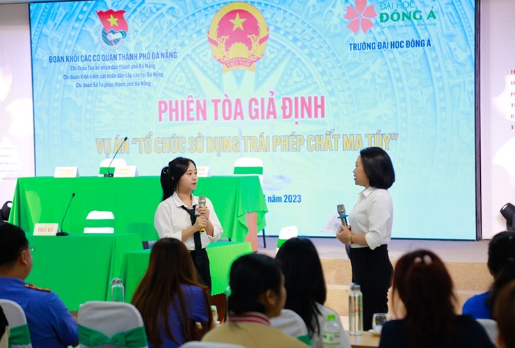 Sinh viên khoa Luật ĐH Đông Á "mục sở thị" phiên toà giả định về ma tuý