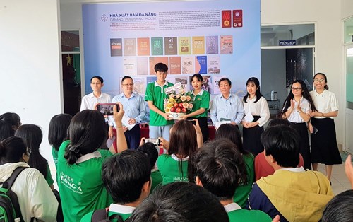 Sinh viên khoa Marketing Đại học Đông Á hiến kế giải pháp phát hành sách trong giới trẻ
