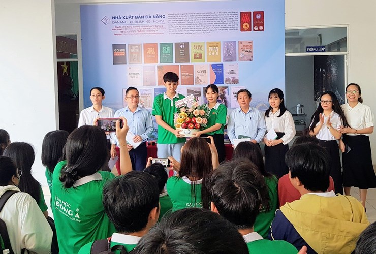 Sinh viên khoa Marketing Đại học Đông Á hiến kế giải pháp phát hành sách trong giới trẻ