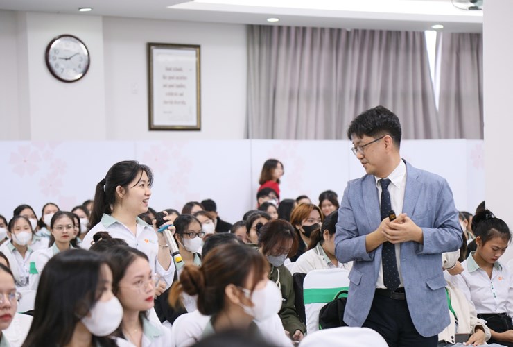 Sinh viên Đại học Đông Á tiếp cận phương pháp chinh phục kỳ thi TOPIK mới mẻ và hiệu quả