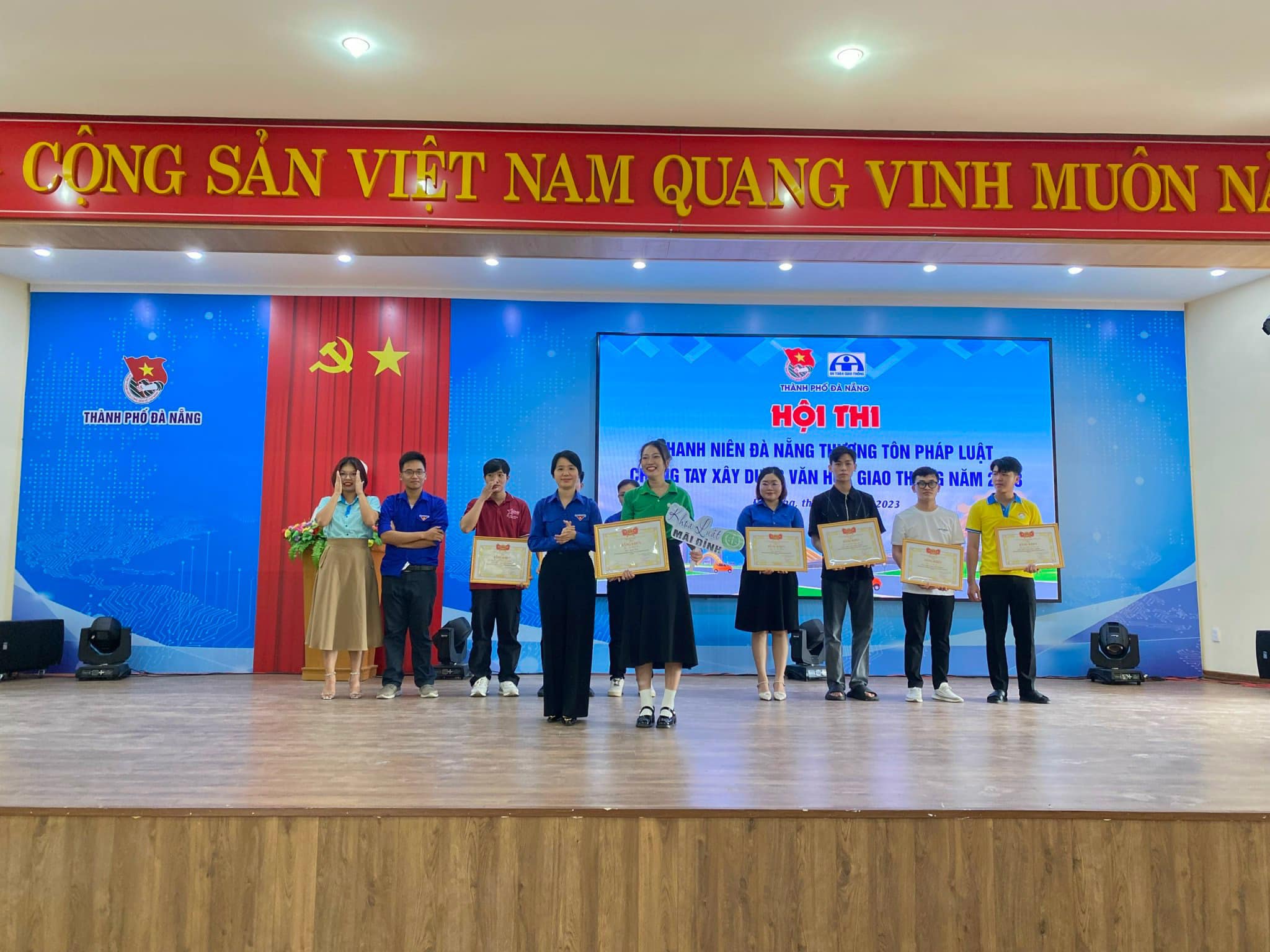 Lan tỏa thông điệp tích cực về ATGT, sinh viên ĐH Đông Á xuất sắc “ẵm” giải Nhì