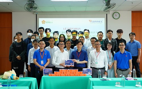 VConnex bàn giao thiết bị thực hành phục vụ giảng dạy IoT cho ĐH Đông Á