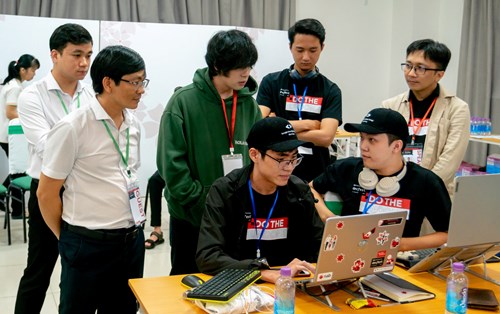 GDG DevFest MienTrung 2023 tại Đại học Đông Á: "sàn" thi thố của các lập trình viên