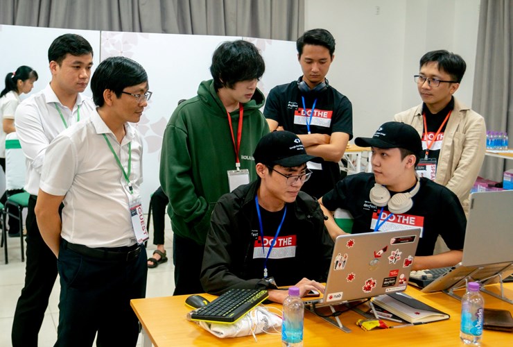 GDG DevFest MienTrung 2023 tại Đại học Đông Á: "sàn" thi thố của các lập trình viên