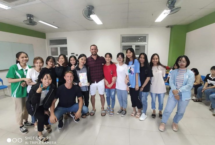 (CLB Yolo English) TB Tuyển Cộng tác viên và Thành viên