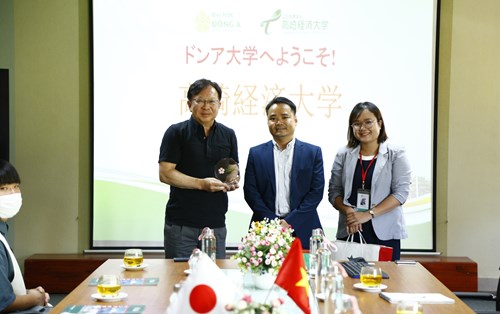 ĐH Kinh tế Takasaki, Nhật thăm và làm việc với Đại học Đông Á