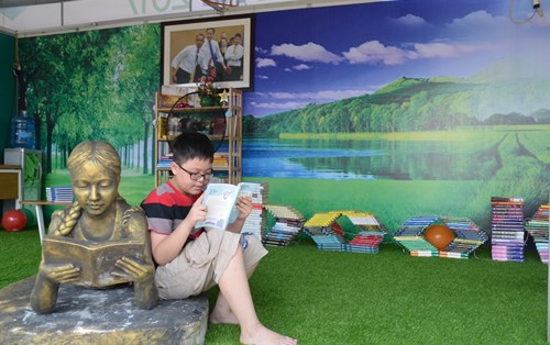 Ấn tượng không gian văn hóa đọc của trường ĐH Đông Á tại Hội sách Hải Châu 2017