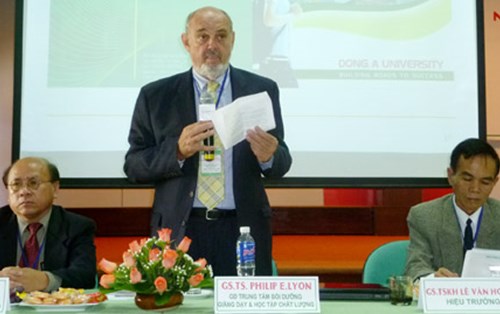 "Sinh viên đi học có lương"