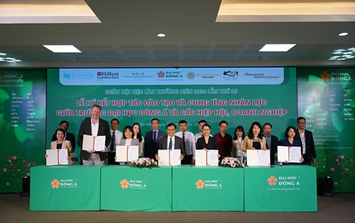 Thêm 12 hợp tác được ký kết tại Ngày hội việc làm 2024 Đại học Đông Á