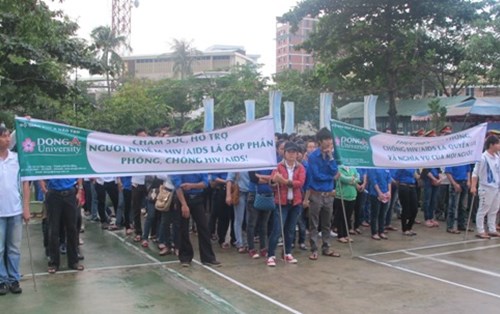 Sinh viên Đông Á hưởng ứng Tháng hành động quốc gia phòng chống HIV/AIDS