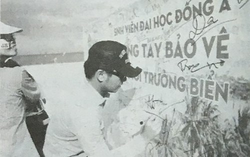 Sinh viên ĐH Đông Á tham gia bảo vệ Voọc chà vá chân nâu