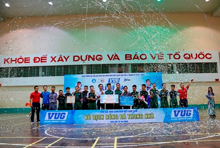 Tuyên dương tuyển ĐH Đông Á - Nhà Vô địch VUG 2018 KV Đà Nẵng