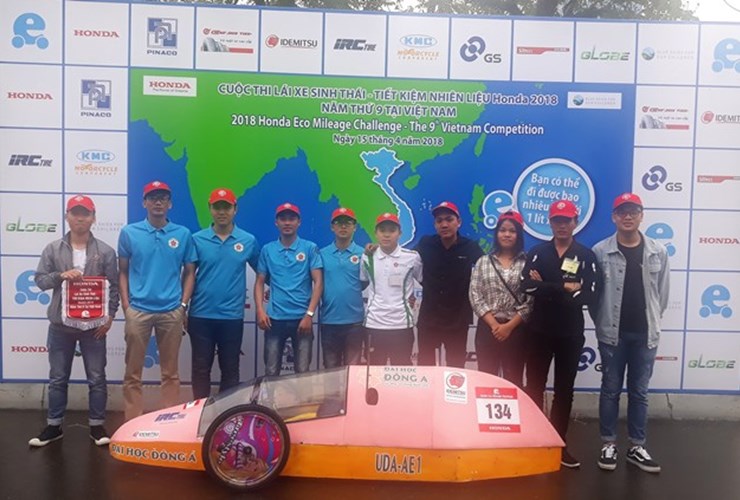 Tuyển Đại học Đông Á vào top 15 cuộc thi Lái xe sinh thái 2018