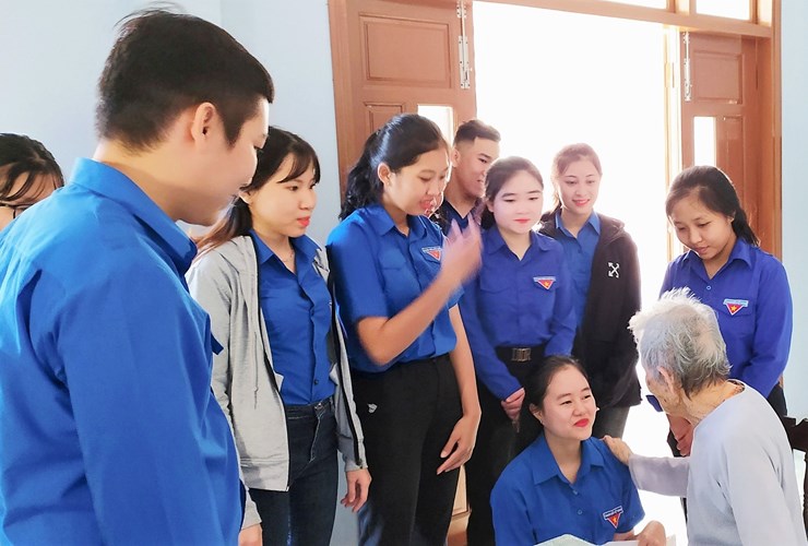 Hành trình "về nguồn" của sinh viên ĐH Đông Á trước thềm năm mới
