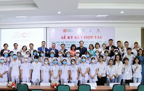 Cooperating to organize Japanese Language Proficiency Test (JLCT) in Da Nang and  support training - employment connection for repatriating workers