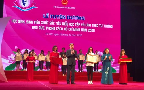 SV Đại học Đông Á được vinh danh tại Lễ tuyên dương toàn quốc "Học sinh, sinh viên xuất sắc tiêu biểu học tập và làm theo tư tưởng, đạo đức, phong cách Hồ Chí Minh năm 2020"