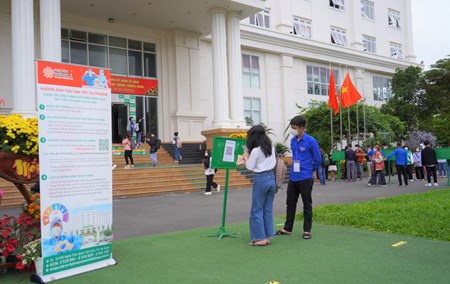 Sinh viên Đại học Đông Á vượt quãng đường dài, an tâm trở lại học tập