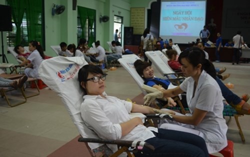 Đà Nẵng: 500 sinh viên và giáo viên tham gia hiến máu nhân đạo