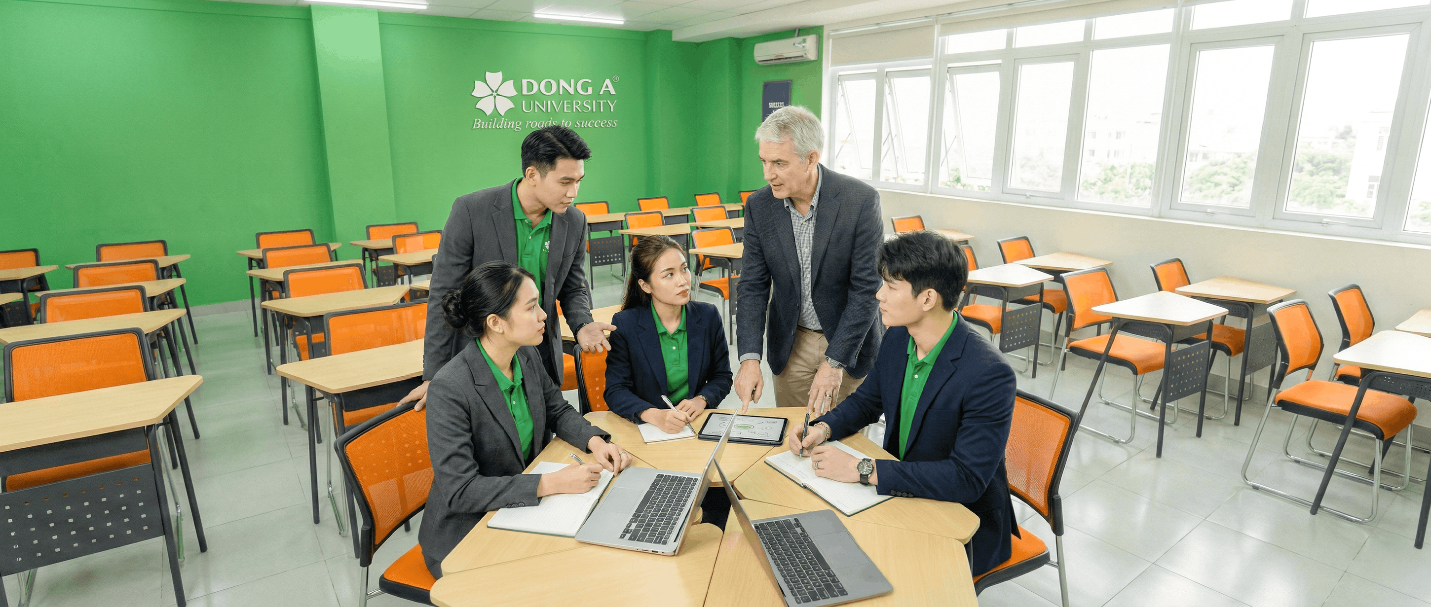 Khối ngành Kinh doanh - Quản lý