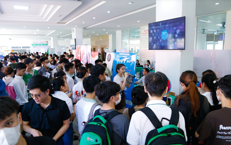 Dong A University Annual Job Fair 2023: More than 2,500 job vacancies for students