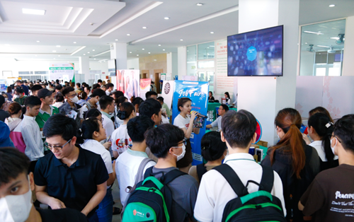 Dong A University Annual Job Fair 2023: More than 2,500 job vacancies for students