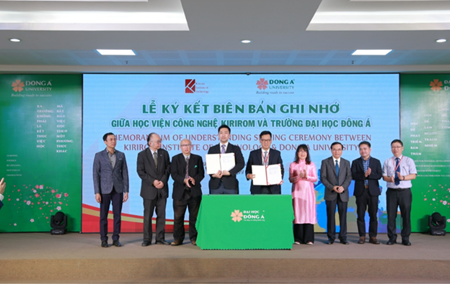 Dong A University signs an MOU with Kirirom Institute of Technology on training and scientific research cooperation